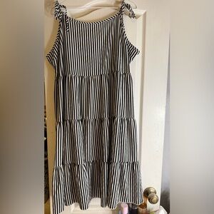 “PLUS SIZE” SHEIN Black and White Striped Midi Dress